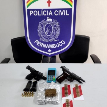 Polícia prende homem com armas e entorpecentes que é suspeito de atuar no tráfico de drogas na RMR