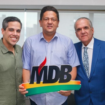 Nininho Carvalho, prefeito de Parnamirim, e Saulo Holanda, vereador de Olinda, se filiam ao MDB