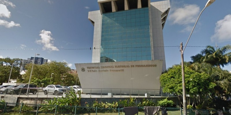 Além disso, o juiz-coordenador da Comissão de Propaganda do Recife destaca que o órgão está trabalhando para atuar no caso de denúncias que indiquem informações falsas durante a candidatura 