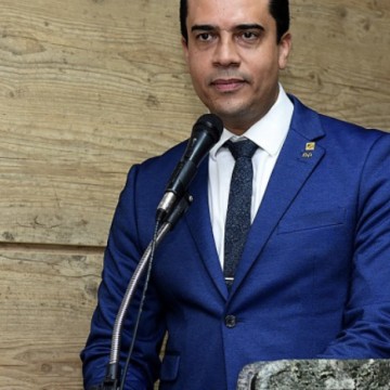 Prefeito Rodrigo Pinheiro marca presença na primeira Sessão Ordinária de 2024