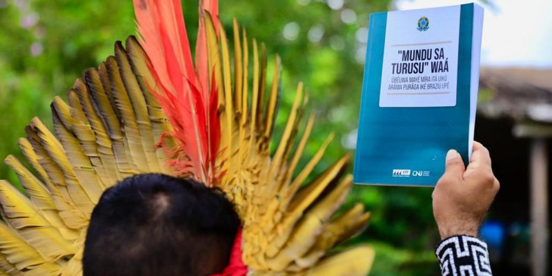 Grupo de 15 indígenas fez a tradução para o nheengatu