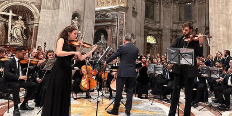 Músicos da orquestra, junto a artistas da Rússia, Ucrânia e Itália, realizam apresentações no Vaticano