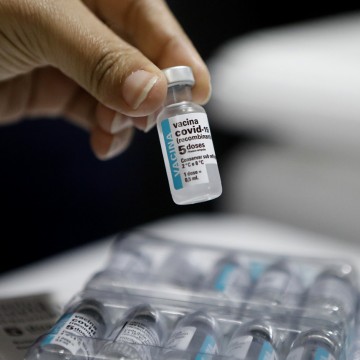 Nova remessa com mais 172 mil doses de vacina da Astrazeneca começa a ser distribuída