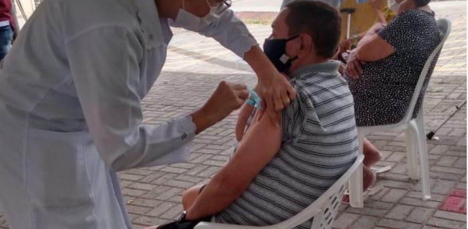 Idosos acima de 68 anos podem se vacinar contra Covid-19 em Caruaru