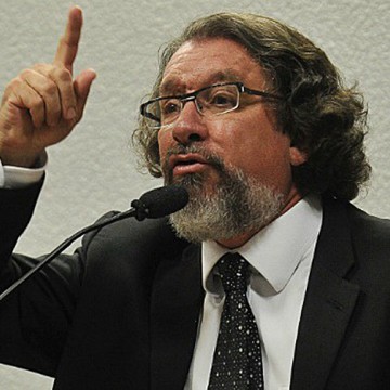 Advogado lança no Recife livro sobre conversas de Moro com Dallagnol
