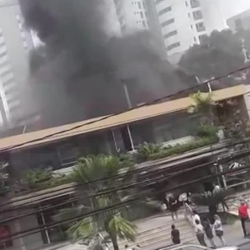 Incêndio atinge restaurante em Boa Viagem; não houve feridos