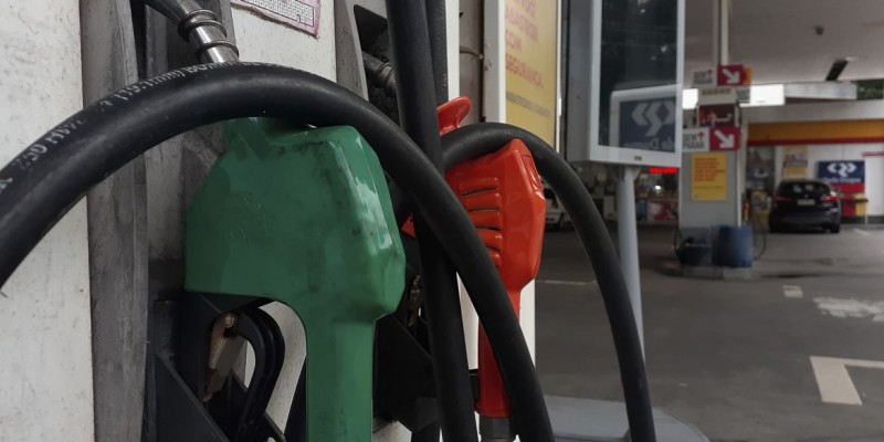 Gasolina terá reajuste de 5,2% e diesel, de 14,2%