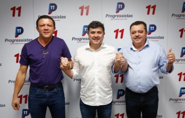 Eduardo da Fonte recebe apoio do prefeito e do vice-prefeito de Macaparana