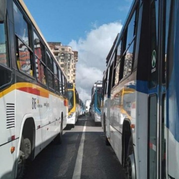 No Recife, motorista de ônibus é agredido por grupo que se recusou a pagar passagens