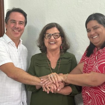 Teresa Leitão aproveita recesso para fazer articulações nos municípios