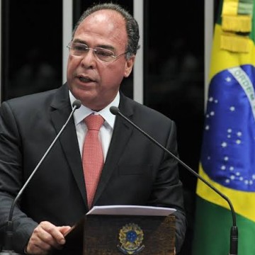  Ao vivo | Fernando Bezerra faz discurso de despedida no Senado