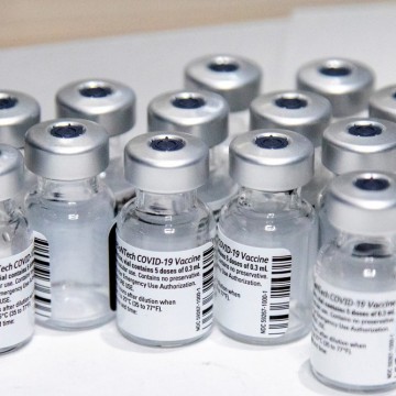Pernambuco criou polos regionais para a vacinação de grávidas e puérperas com imunizante da Pfizer