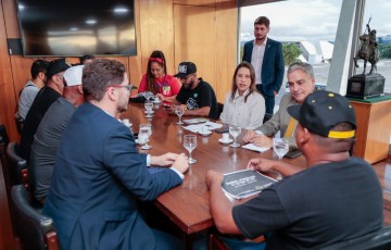Raquel Lyra discute ações com representantes da Construção Nacional do Hip-Hop