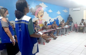 Compesa realiza oficina de sabão sustentável com mulheres marisqueiras que atuam em Ipojuca