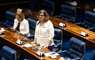 No Senado, Teresa Leitão comemora aniversário do PT