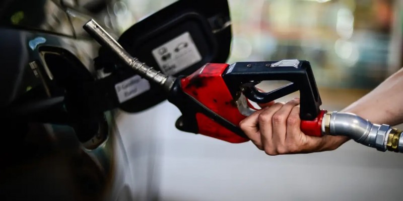No ano, combustível teve redução de 15,8%