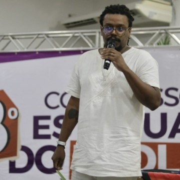 Tiago Paraiba é  reeleito presidente do PSOL em Pernambuco 