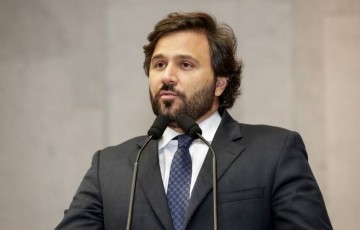 Rodrigo Novaes registra candidatura para a vaga de conselheiro do TCE