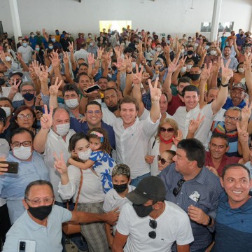 Em Cabrobó, Prefeitos do São Francisco participam de ato de apoio a Miguel Coelho
