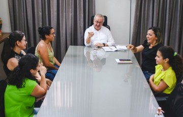 Gravatá: Joselito Gomes recebe integrantes da comunidade surda no Paço Municipal