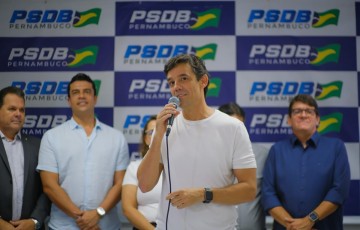 Daniel Coelho prestigia posse de Fred Loyo e afirma que não se deve subestimar Raquel Lyra e nem o PSDB