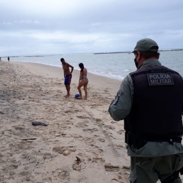 Operação flagra 37 pessoas usando as praias de Olinda irregularmente