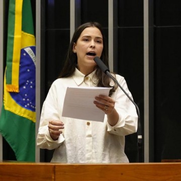Maria Arraes participa de ato Democracia Inabalada 