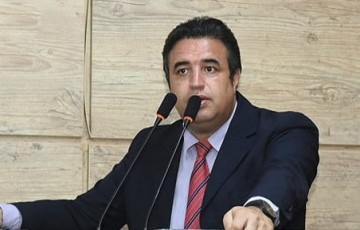 Bruno Lambreta é reeleito com unanimidade presidente da Câmara de Caruaru