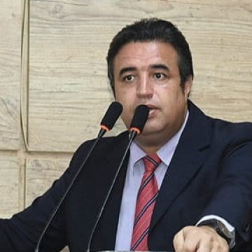 Bruno Lambreta é reeleito com unanimidade presidente da Câmara de Caruaru