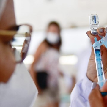 Mais da metade dos caruaruenses acima de 18 anos recebeu a 1ª dose da vacina contra a Covid-19 