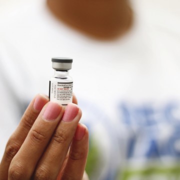 Recife inicia vacinação de grupos prioritários com dose de reforço bivalente