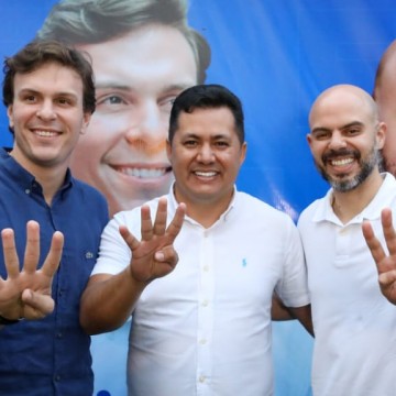 Romero Sales Filho e Miguel Coelho participam de lançamento da candidatura de Renê Império em Lajedo