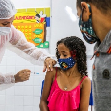 Prefeitura do Recife leva mutirão de vacinação itinerante para 12 localidades no fim de semana