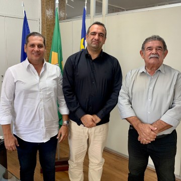 Fabrizio Ferraz e prefeito de Tacaratu, se reúnem com o presidente da Semobi em busca de melhorias para a PE-375