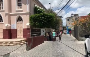 Ação promove prevenção ao câncer de mama no bairro do Pina, Zona Sul do Recife