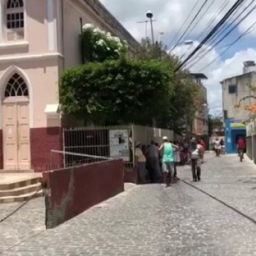 Ação promove prevenção ao câncer de mama no bairro do Pina, Zona Sul do Recife