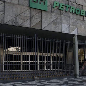 Nova política de preço dos combustíveis deve ser anunciada hoje (16) pela Petrobras