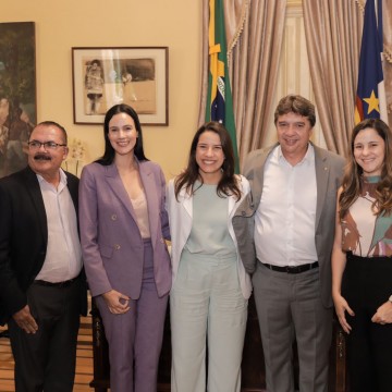  Guilherme Uchoa Jr reúne prefeitos para audiência com a governadora Raquel Lyra