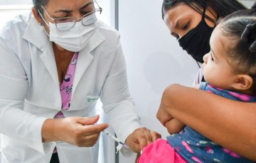 Vacinação contra Covid-19 de crianças entre seis meses e dois anos começa em Camaragibe