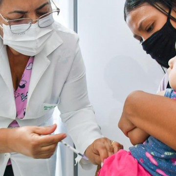 Vacinação contra Covid-19 de crianças entre seis meses e dois anos começa em Camaragibe