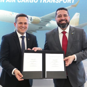 Correios e Embraer assinam Memorando de Entendimento para estudos de otimização no transporte aéreo de cargas