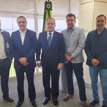  Paulo Jucá acompanha prefeitos de São José do Egito e Brejinho em Brasília  