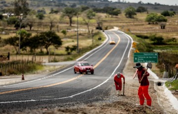 Paulo Câmara autoriza obras em novo trecho da rodovia VRE-119
