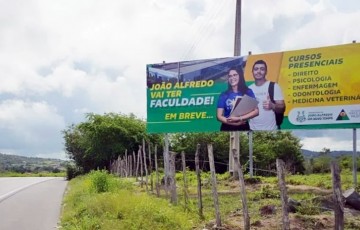 Justiça concede liminar e Faculdade Vale do Pajeu permanece no prédio da Escola Miguel Arraes de Alencar, em João Alfredo
