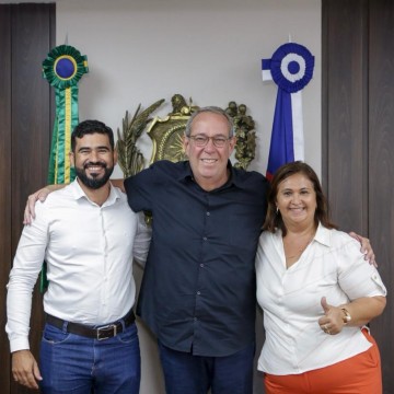 Álvaro Porto anuncia chapa de oposição para Prefeitura de Carnaíba ao lado dos pré-candidatos 