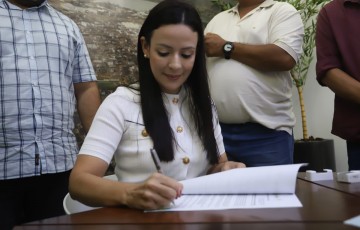 Prefeita Márcia Conrado sanciona lei que concede auxílio transporte a todos os servidores de Serra Talhada