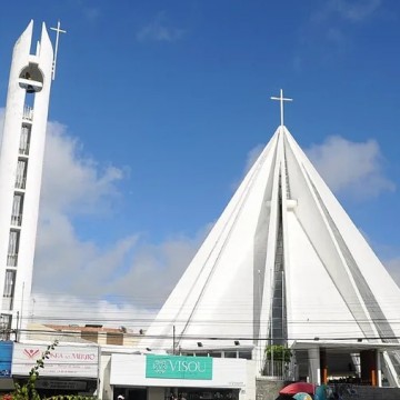 Caruaru tem mais templos religiosos do que hospitais e escolas juntos, segundo IBGE