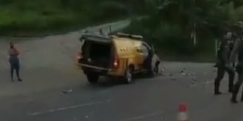 A colisão aconteceu no final da tarde do último domingo (27), nas proximidades da Ladeira Liberato, na PE-05, entre a divisa de São Lourenço da Mata e Camaragibe
