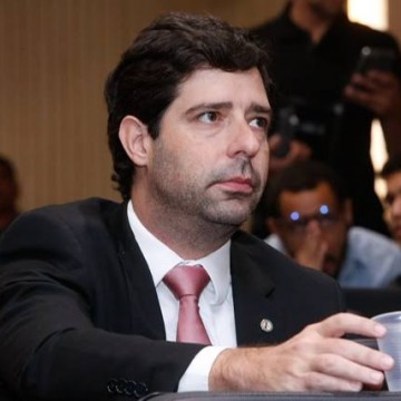 Rodrigo Farias protocola Projeto de Lei para instituir Tarifa Social da Água em Pernambuco