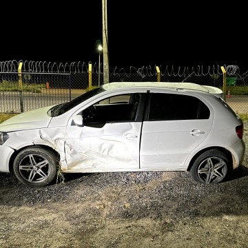 PRF apreende 102 kg de maconha após carro capotar em Serra Talhada